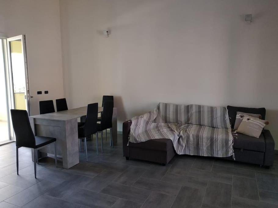 La Casa Del Sole - Casa Vacanze Uri Exterior foto